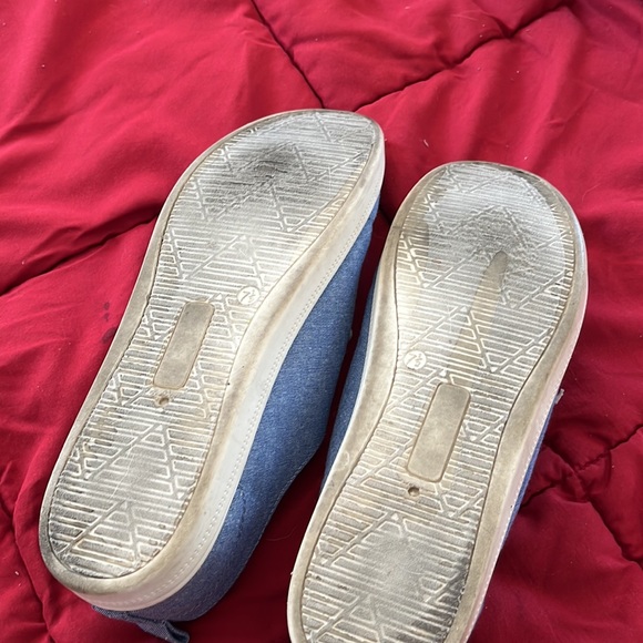 So brand slip on sneakers. Worn but in great condition. From a smoke free home. - Picture 5 of 5